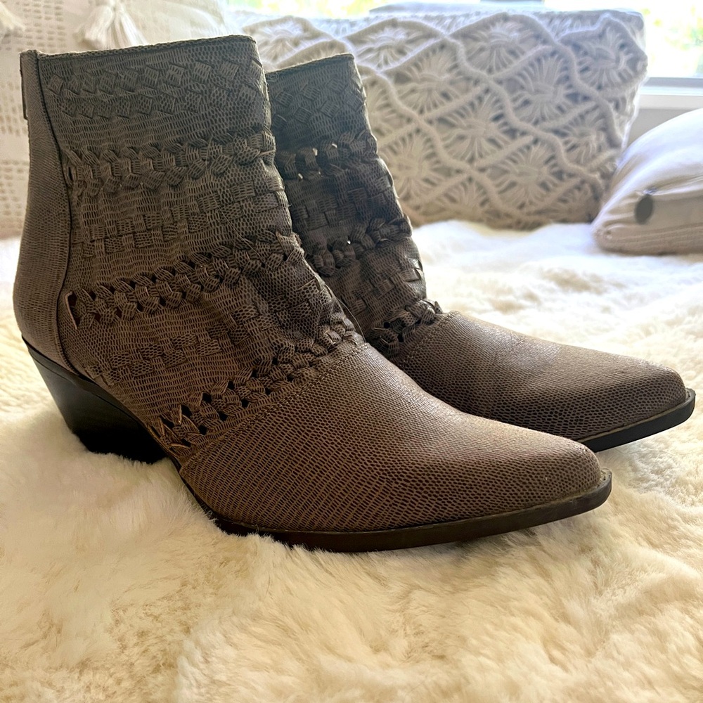 Faux Lizard Skin Booties - size 9.5M